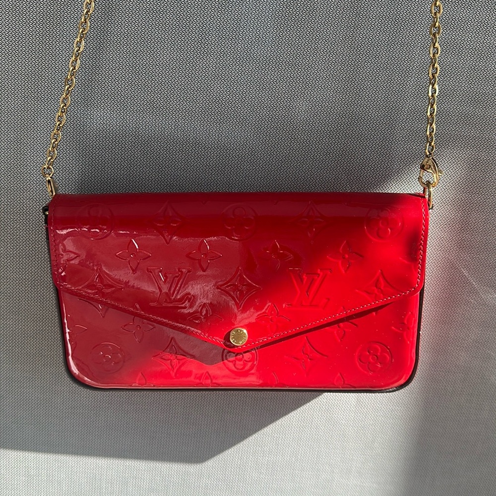 Louis Vuitton Red Pouchette - New